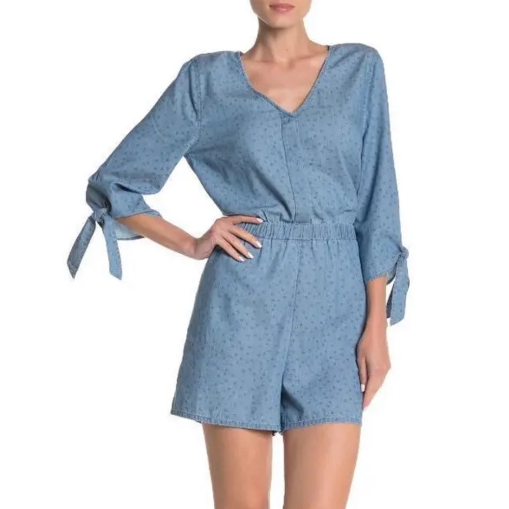Susina Romper Womens XL Light Blue Chambray V-neck Hip Pockets Casual Shorts